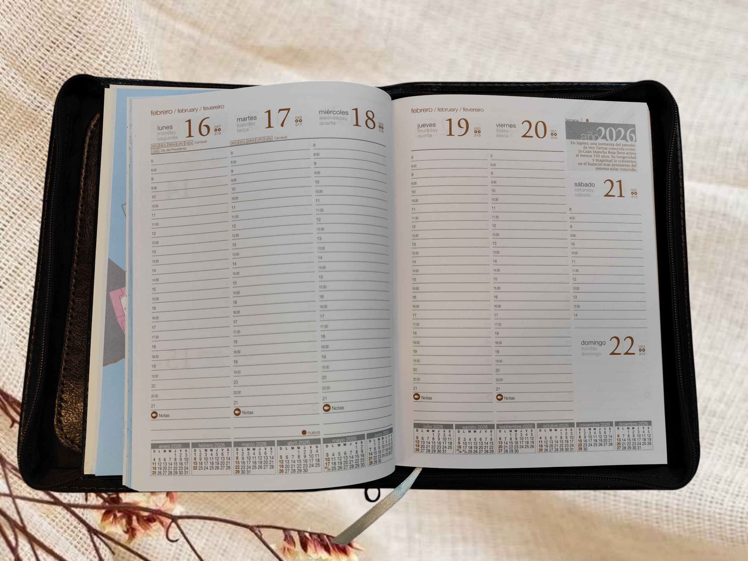 Agenda Remember 3 2026 en dossier simil cuero con cierre Semanal cod. 457/1411 Agenda Remember 3 2026 en dossier simil cuero con cierre Semanal cod. 457/1411